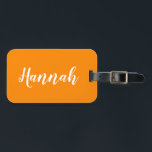 Étiquette À Bagage Script tendance personnalisé Nom personnalisé Cool<br><div class="desc">Personnalisez cette étiquette ludique et tendance de calligraphie script avec votre nom! C'est la version orange vif. Idéal pour vos vacances d'été,  fêtes de bachelorette,  camp d'été pour enfants ou vacances de printemps !</div>