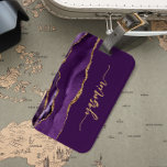Étiquette À Bagage Signature personnalisée Purple Gold Agate<br><div class="desc">Personnalisez ce design moderne élégant avec votre nom en écriture manuscrite couleur or verticale sur un arrière - plan violet avec une bordure d'aquarelle violette taillée avec parties scintillant en or faux. (Pour conserver les swashes au début et à la fin du nom, ne remplacez que les lettres, laissant les...</div>
