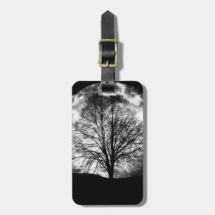 Étiquette À Bagage Silhouette d'arbre devant une Pleine lune