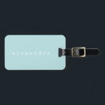 Étiquette À Bagage Simple minimaliste Nom de machine à écrire Light A<br><div class="desc">Cette étiquette à bagages personnalisée élégante présente un design minimaliste simple de votre nom dans une police de machine rétro en blanc sur un arrière - plan bleu aqua clair. Super idée cadeau !</div>