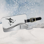 Étiquette À Bagage Snowboard Monogram Silver Snowboard<br><div class="desc">Cette conception a été créée par art numérique. Elle peut être personnalisée dans la zone fournir ou customiser en choisissant le clic pour customiser une autre option et en changeant le nom, les initiales ou les mots. Vous pouvez également modifier la couleur et le style du texte ou supprimer le...</div>