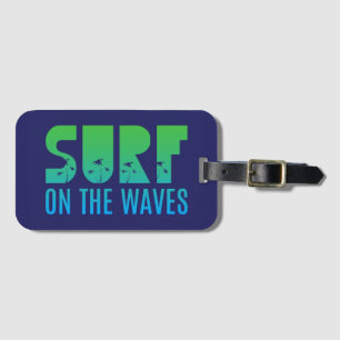 Étiquette À Bagage Surf sur l'affiche de vagues