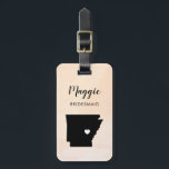 Étiquette À Bagage Tag de bagage Carte Arkansas pour mariage Bienvenu<br><div class="desc">Ces étiquettes de bagage d'état font les étiquettes cadeau de mariage parfait ou les étiquettes de sac de bienvenue. Cravate-le à vos cadeaux de demoiselle d'honneur au lieu d'une étiquette-cadeau typique en papier, et ils peuvent l'utiliser pendant des mois et des années à venir. Les étiquettes ont un arrière -...</div>