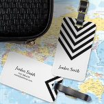 Étiquette À Bagage Tag minimaliste blanc et noir Chevron<br><div class="desc">Laissez-vous tenter par cette étiquette de bagage élégante au design minimaliste en chevron blanc et noir. Personnalisez cette balise avec vos informations et pour plus d'options comme changer la police et sa taille cliquez sur le bouton "Customiser". *Veuillez noter que le filigrane Zazzle qui apparaît dans l'aperçu du zoom n'apparaîtra...</div>