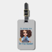 Étiquette À Bagage Temps Pour Une Poupée Voyageuse D'Aventure (Devant Vertical)