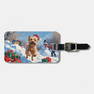 Étiquette À Bagage Terrier Wheaten courant dans la neige avec un chap