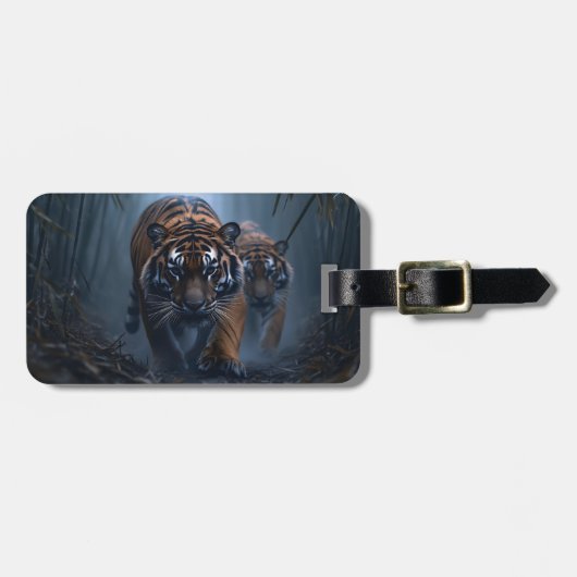 Étiquette À Bagage Tiges majestueux dans une jungle de Foggy (Devant horizontal)