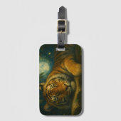 Étiquette À Bagage Tigre d'aquarelle reposant dans la forêt nocturne (Devant Vertical)