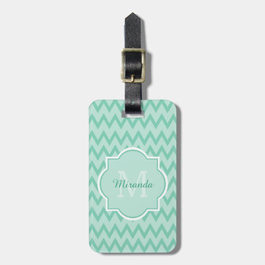 Étiquette À Bagage Trendy Mint Green Chevron Zigzag Nom et Monogramme (Devant Vertical)
