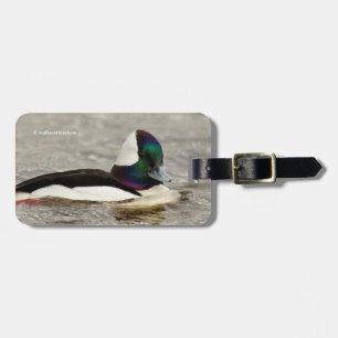 Étiquette À Bagage Un Charmant Canard À Tête De Buffle Nage Par