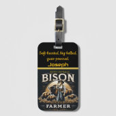 Étiquette À Bagage Un fermier dévoué et son troupeau de bisons au cou (Devant Vertical)