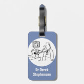 Étiquette À Bagage Un joli médecin joue avec le stéthoscope (Dos Vertical)
