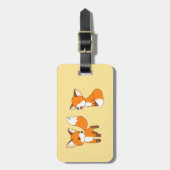 Étiquette À Bagage Une paire de mignons petits renards sur Jaune (Devant Vertical)