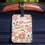 Étiquette À Bagage Vintage Floral Birds Motif botanique Monogramme<br><div class="desc">Tag de sac de Monogramme Motif vintage Floral Birds. Ce design tendance rétro présente des fleurs botaniques et des oiseaux élégants. Personnalisez ce design personnalisé avec votre propre monogramme initial.</div>