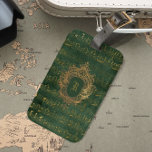 Étiquette À Bagage Vintage Monogram Crest Music Manuscrit Vert Or<br><div class="desc">Cet élégant design vintage présente un manuscrit manuscrit manuscrit manuscrit en feuille de couleur or sur un arrière - plan émeraude foncé et or en détresse. Personnalisez-le avec votre monogramme initial en police gothique,  décliné par un cadre orné d'antiquité en crête dorée.</div>