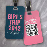 Étiquette À Bagage Voyage de fille bleu rose calligraphie QR Code<br><div class="desc">Offrez-vous votre bagage grâce à ce design personnalisé qui conviendra parfaitement aux voyageurs. Placez votre numéro de téléphone cellulaire dans le champ de personnalisation pour activer le code QR. Quand quelqu'un scanne le code,  il va générer un texte directement sur votre téléphone!</div>