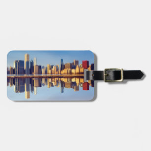 Étiquette À Bagage Vue d'horizon de Chicago avec la réflexion