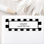 Étiquette à damiers noir et blanc (En situation)