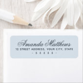 Étiquette Adresse calligraphique chic tendance bleu poussiér (En situation)