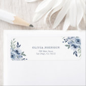 Étiquette Adresse de Dusty Blue Flowers Mariage (En situation)