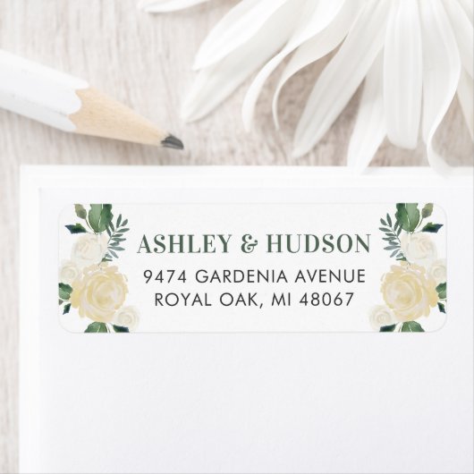 Étiquette Adresse de mariage florale de verdure en or vert (En situation)