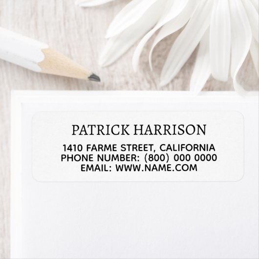 Étiquette Adresse de retour Coordonnées sur blanc (En situation)