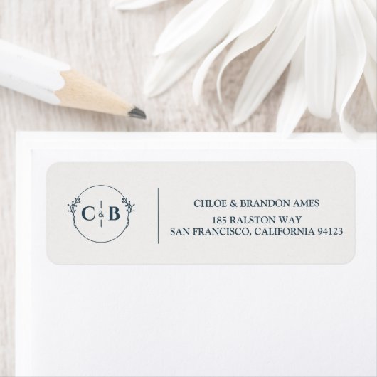 Étiquette Adresse de Retour de Mariage Monogramme Classique  (En situation)