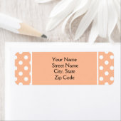 Étiquette Adresse de retour de Peach Fuzz Polkadot (En situation)