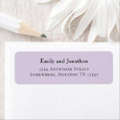 Étiquette Adresse de retour du Mariage Lilac simple et typog (En situation)