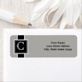 Étiquette Adresse de retour Monogramme blanc et noir (En situation)