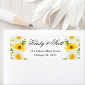 Étiquette Adresse du Mariage des marguerites et fleurs jaune (En situation)