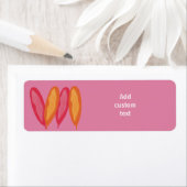 Étiquette adresse rose personnalisée avec plumes (En situation)