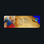 ÉTIQUETTE ANGE DANS LE MONOGRAMME ROUGE ET BLEU D'OR<br><div class="desc">Le chef d'oeuvre médiéval en retard d'Italien d'ATF Beato Angelico,  détail d'ange d'annonce de triptyque Italie de Pérouse,  a élaboré avec de vieux effets bruns âgés de parchemin et une gemme bleue lumineuse du saphir 3D.</div>