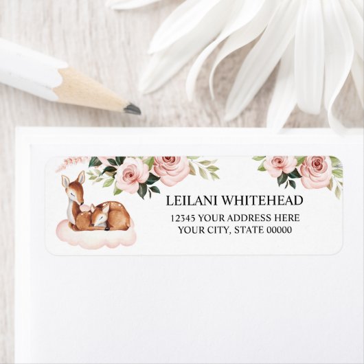 Étiquette Aquarelle Baby shower floral rose cerf (En situation)