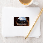 Étiquette Arche délicate à travers la fenêtre rocheuse à Arc (En situation)