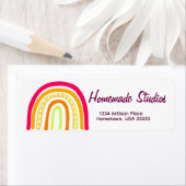 Étiquette Artisan Rainbow Handmade Happiness (En situation)