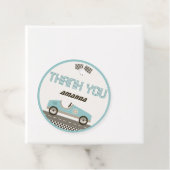 Étiquette Baby shower de voiture de course Cercle (En situation)