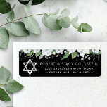 Étiquette Bat mitzvah Black Silver Floral Adresse de retour<br><div class="desc">Soyez fier, réjouissez-vous et célébrez cette étape importante de votre Bat mitzvah préféré chaque fois que vous utilisez cette étiquette d'adresse de retour sophistiquée et personnalisée ! Une aquarelle florale chic, étonnante, blanche et fausse parties scintillant argentée, fausse feuille d'argent Star of David, et la typographie blanche sans serif superposent...</div>