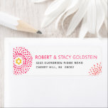 Étiquette Bat mitzvah Hot Pink Starburst Type d'adresse Supe<br><div class="desc">Soyez fier, réjouissez-vous et présentez ce jalon de votre Bat mitzvah préféré avec cette étiquette pop audacieuse et personnalisée d'adresse de retour! Fun, super, audacieux rose chaud et gris foncé typographie sans serif moderne, corail et fleur rose chaud éclats et une main jaune dessinée Star of David superpose un arrière...</div>