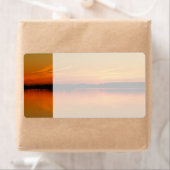 Étiquette Beau Coucher De Soleil Sur Le Paysage D'Eau Du Lac (En situation)