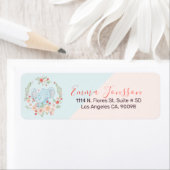 Étiquette Bébé éléphant mignon avec couronne fleurie (En situation)