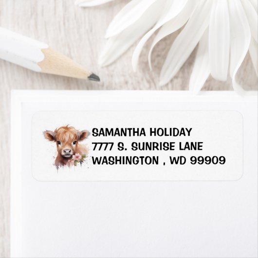 Étiquette Bébé Highland Cow Aquarelle de printemps (En situation)