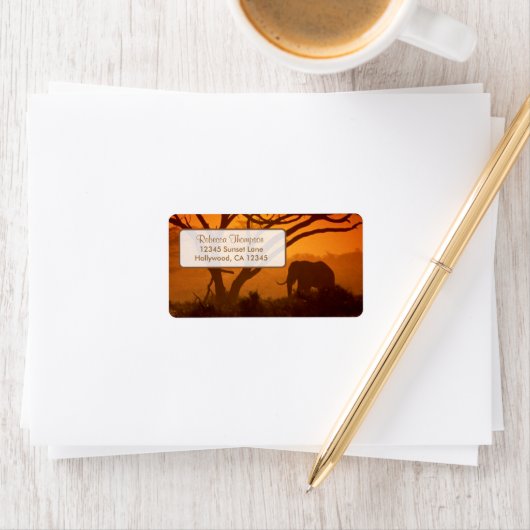 Étiquette Belle silhouette d'éléphant et coucher de soleil (En situation)