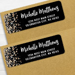 Étiquette Black Gold Parties scintillant 50th Birthday Adres<br><div class="desc">Étiquette d'adresse de retour de 50e anniversaire chic et festif, conçue pour correspondre à vos invitations de fête ou à vos cartes de remerciements. Le design présente des confettis en faux parties scintillant or et argent sur le côté gauche pour une touche festive amusante. Votre nom est affiché dans une...</div>