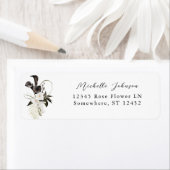 Étiquette Black & White Floral Adresse de retour Label 2 (En situation)