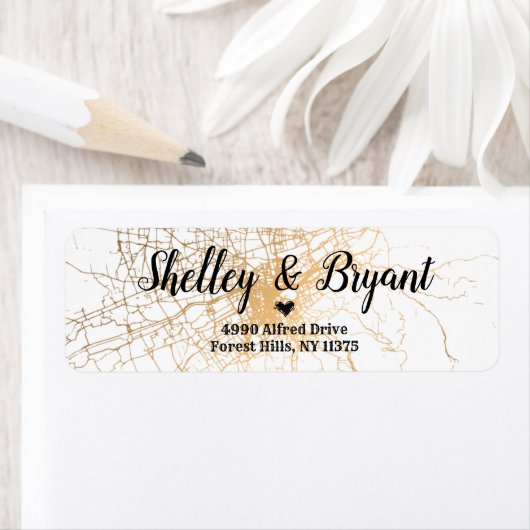 Étiquette Blanc avec mariage motif abstrait doré (En situation)