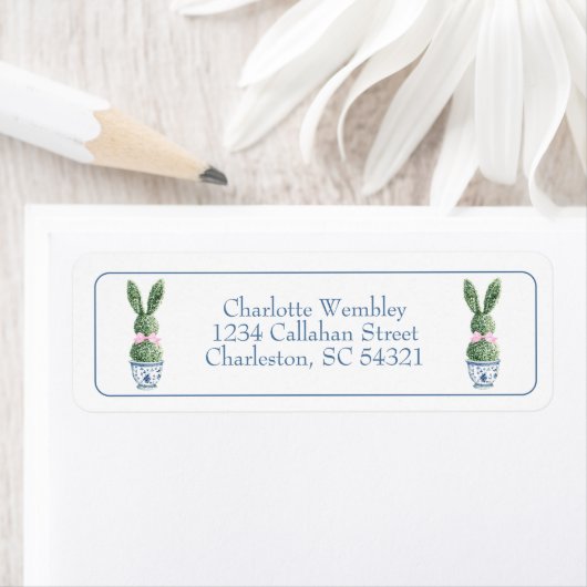 Étiquette Blue and White Chinoiserie With Rabbit Topiaries (En situation)