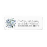 Étiquette Blue Floral 18th Birthday Adresse de retour<br><div class="desc">Ajoutez une jolie touche à votre enveloppe d'invitation pour 18e anniversaire. Un bouquet floral bleu poussiéreux orne le côté gauche. Une police de caractères classique laissez les gens connaître l'occasion spéciale. Une police traditionnelle ajoute l'adresse.</div>