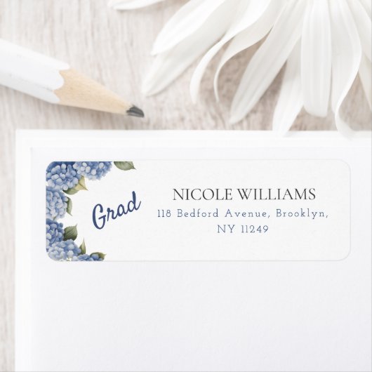 Étiquette Blue Hydrangea Grad Return Address Label (En situation)