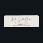 Étiquette Boho Beige Holly Jolly Christmas Adresse de retour<br><div class="desc">Célébrez la saison des fêtes avec cette étiquette d'adresse de retour de Noël beige beige boho. Le script unique et modifiable donne au design une touche chic mais élégante. Son design sobre noir et beige dégage une atmosphère classique et fantaisiste, parfaite pour la saison hivernale. La police design festive minimaliste...</div>